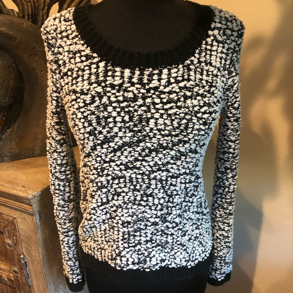 Black and White High-low Sweater